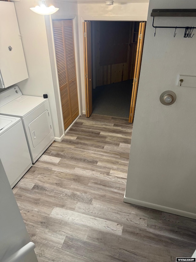 1630 Coulson Dr, Rawlins, WY 82301 - washroom featuring independent washer and dryer and light wood-style flooring