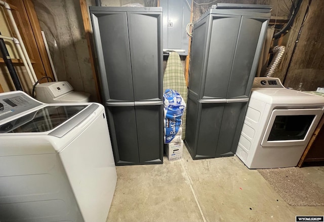 1328 Canyon Ct, Kemmerer, WY 83101 - washroom featuring independent washer and dryer