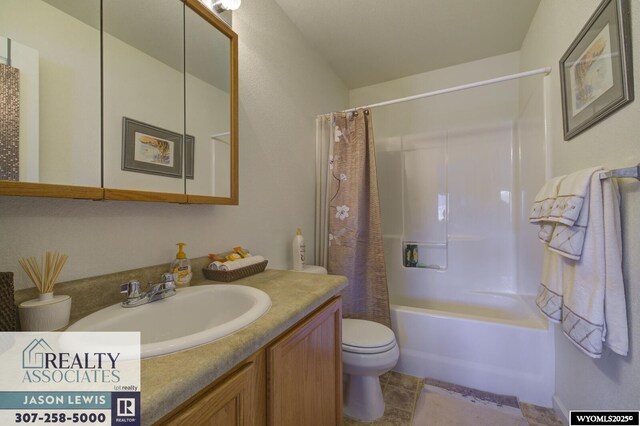 3477 Trappers Trl, Casper, WY 82604 - bathroom featuring vanity and shower / bath combo