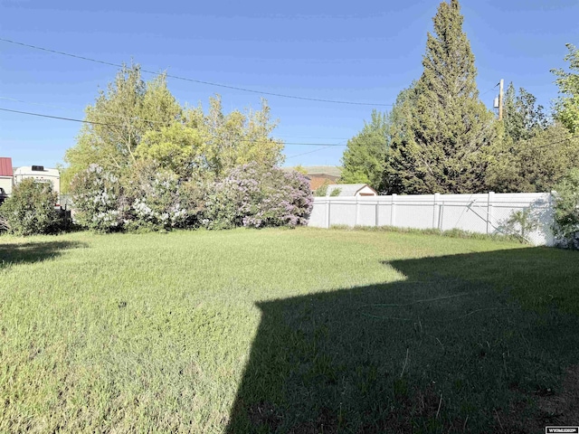 422 Beech Ave, Kemmerer, WY 83101 - view of yard