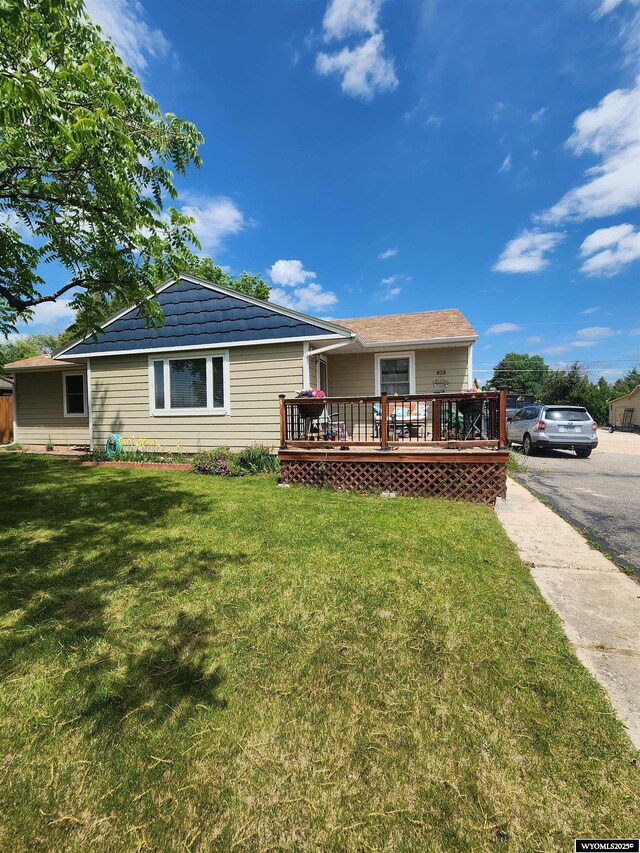 828 Fort St, Buffalo, WY 82834 - view of front of property featuring a wooden deck and a front yard