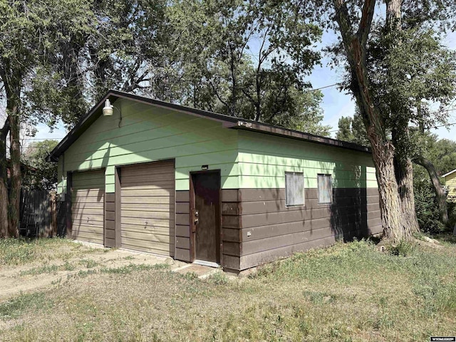 1501 N Federal Blvd, Riverton, WY 82501 - view of side of property featuring an outbuilding and a detached garage