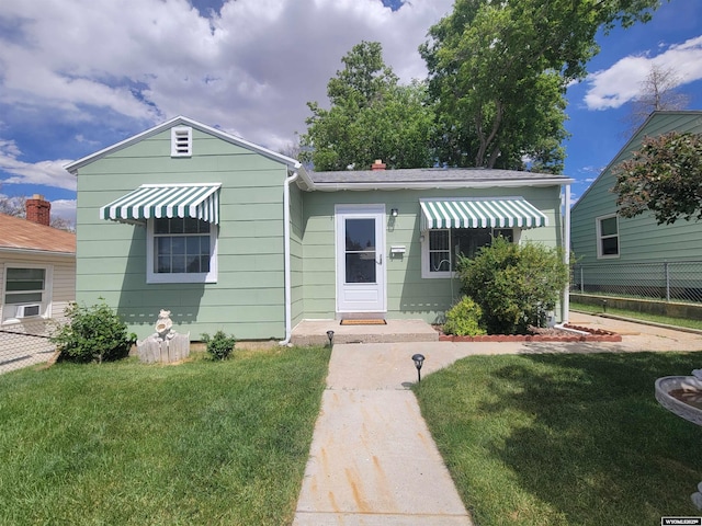 1031 Mckinley Ave, Rock Springs, WY 82901 - bungalow-style home featuring a shingled roof
