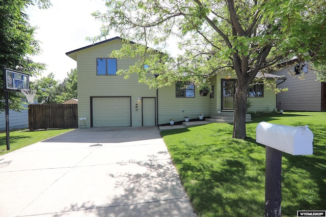 609 Klondike Dr, Buffalo, WY 82834 - traditional-style home featuring an attached garage and driveway