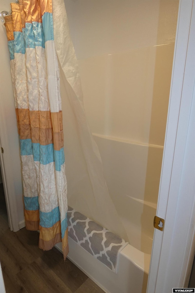 321 N Platte River Dr, Guernsey, WY 82214 - full bath featuring wood finished floors