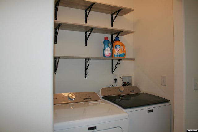 321 N Platte River Dr, Guernsey, WY 82214 - laundry area featuring independent washer and dryer