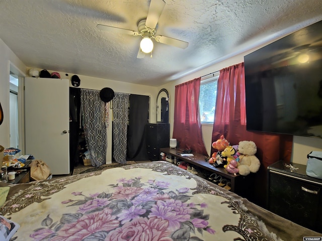 313 Cottonwood St, Evanston, WY 82930 - bedroom with a textured ceiling and ceiling fan