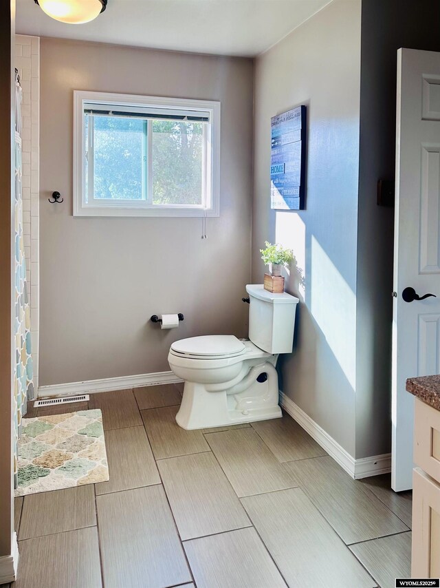 1542 Cloud Peak Dr, Worland, WY 82401 - bathroom featuring toilet and a shower with shower curtain