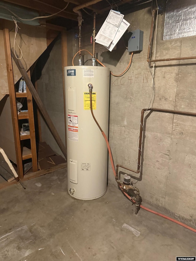 524 E Murray St, Rawlins, WY 82301 - utilities featuring water heater