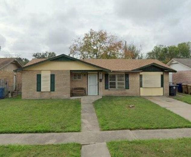1905 Loritte Dr, Corpus Christi, TX 78416 - ranch-style home with a front lawn and brick siding