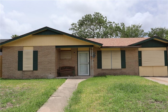 1905 Loritte Dr, Corpus Christi, TX 78416 - view of front of house with brick siding and a front lawn