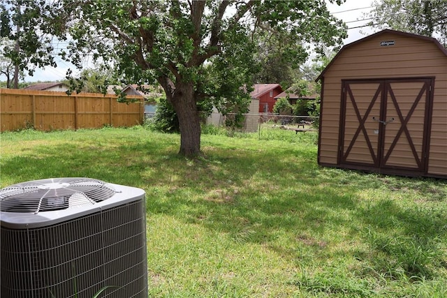 1905 Loritte Dr, Corpus Christi, TX 78416 - view of yard with a storage unit