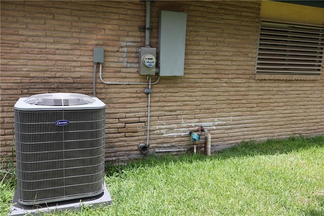1905 Loritte Dr, Corpus Christi, TX 78416 - exterior view of brick siding