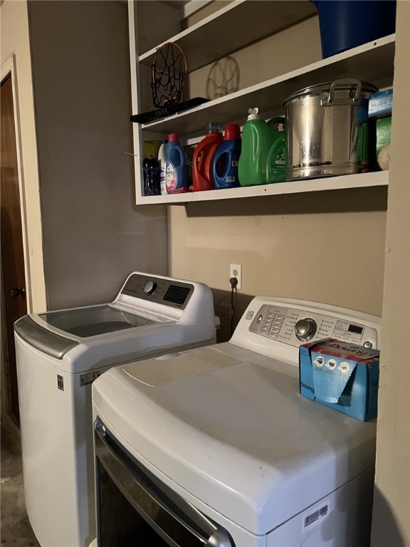 washroom with washer and clothes dryer