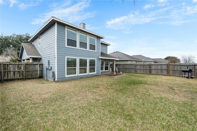 back of house featuring a lawn