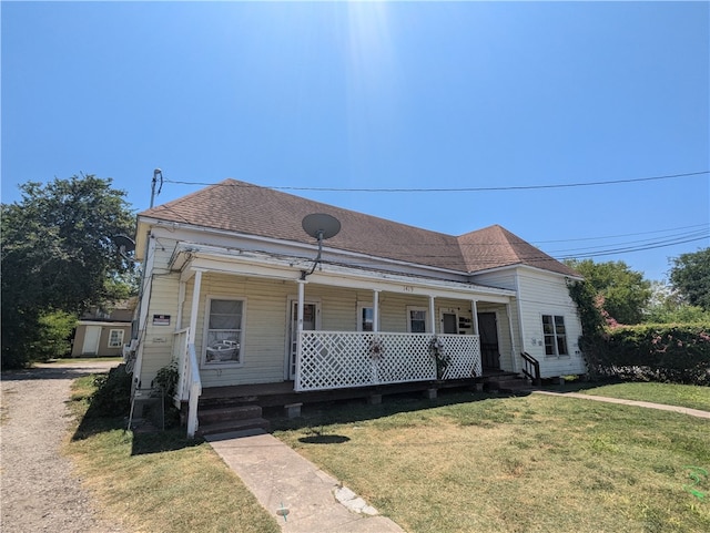 view of front facade with a porch and a front yard