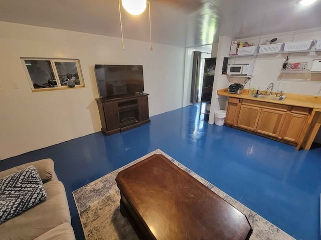 1502 S Hood St, Rockport, TX 78382 - living area featuring a fireplace