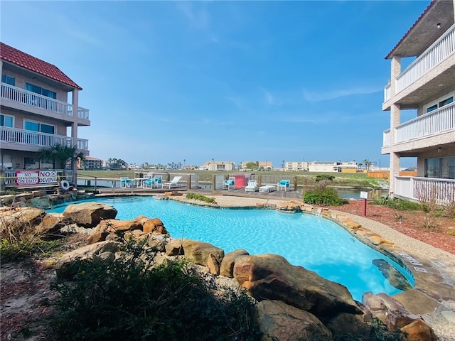 view of swimming pool