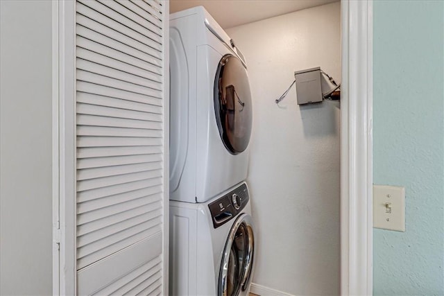 6317 State Highway 361 Unit 3307, Port Aransas, TX 78373 - laundry area featuring stacked washer / dryer and baseboards