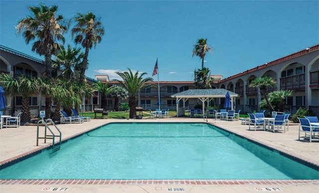 view of swimming pool featuring a patio