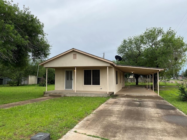 view of front of home with a front lawn and a carport