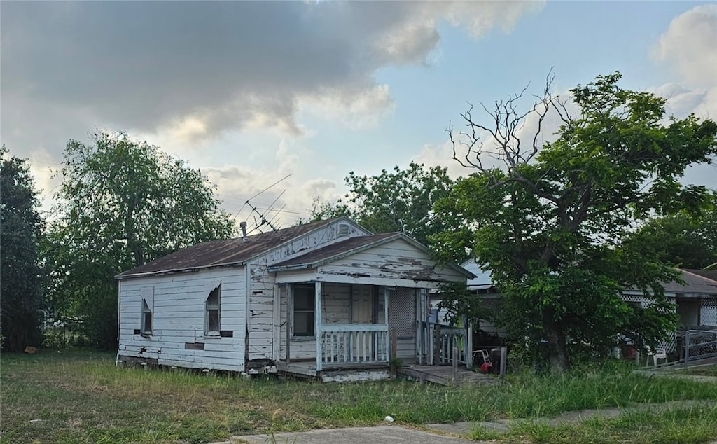 4633 Elvira Dr, Corpus Christi, TX 78416 - view of front facade with covered porch