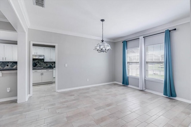 unfurnished room with crown molding, light hardwood / wood-style floors, and a notable chandelier