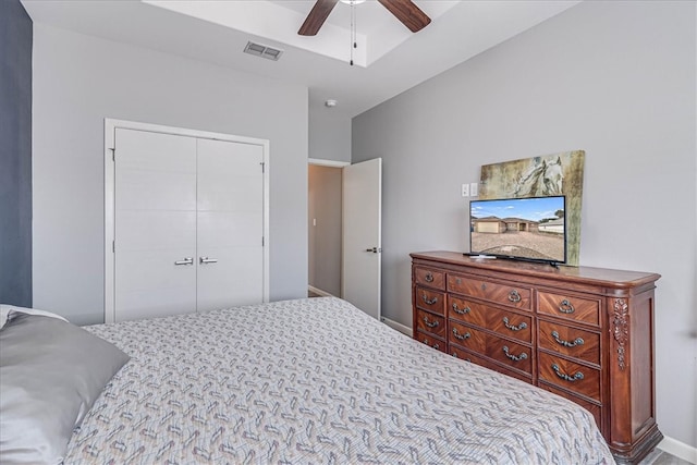 bedroom with ceiling fan and a closet