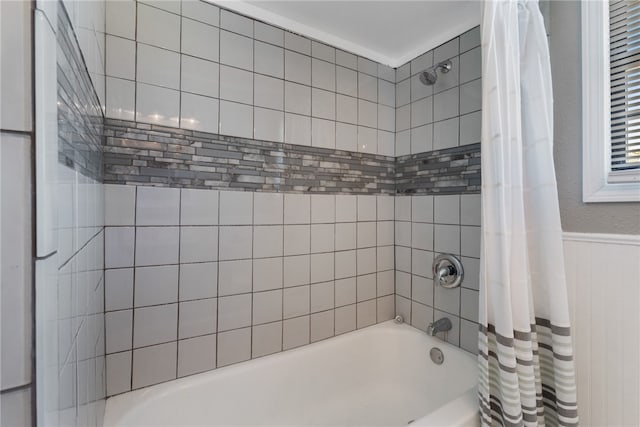 bathroom featuring shower / tub combo with curtain