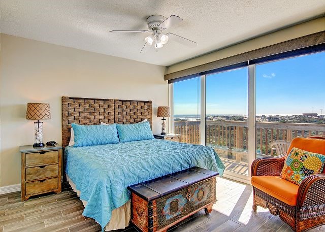 bedroom with hardwood / wood-style flooring, ceiling fan, and a textured ceiling