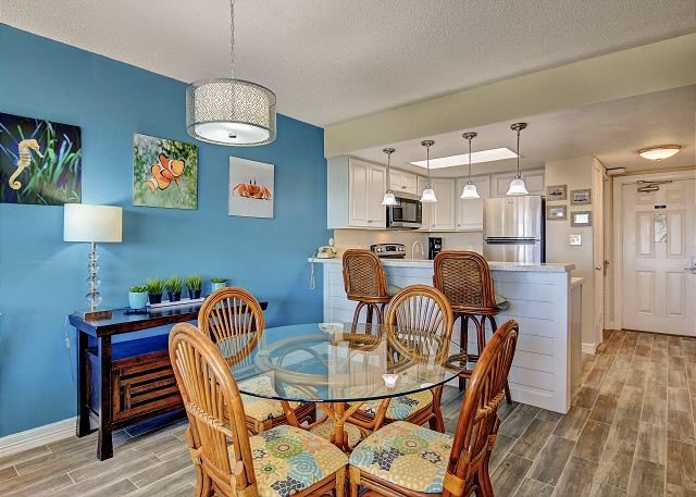 dining room featuring a textured ceiling and light hardwood / wood-style floors