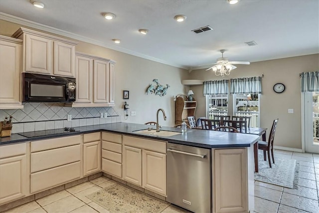 kitchen featuring visible vents, a peninsula, a sink, black appliances, and backsplash