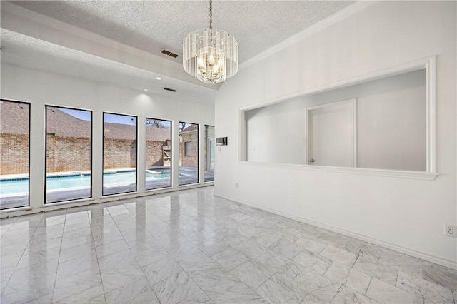 spare room featuring crown molding, visible vents, a notable chandelier, and a textured ceiling