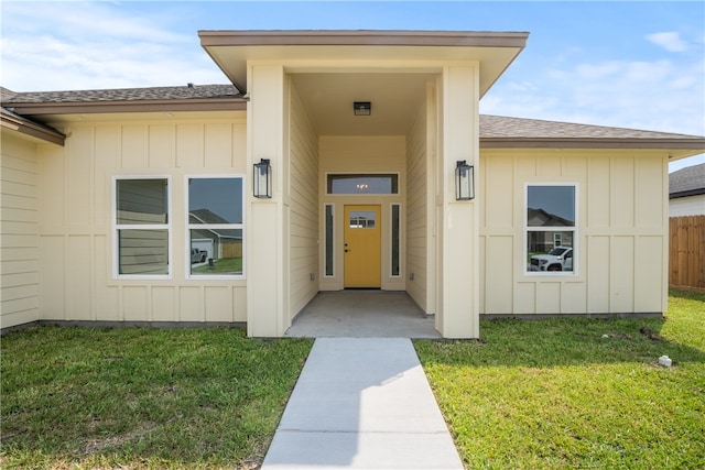 property entrance featuring a yard