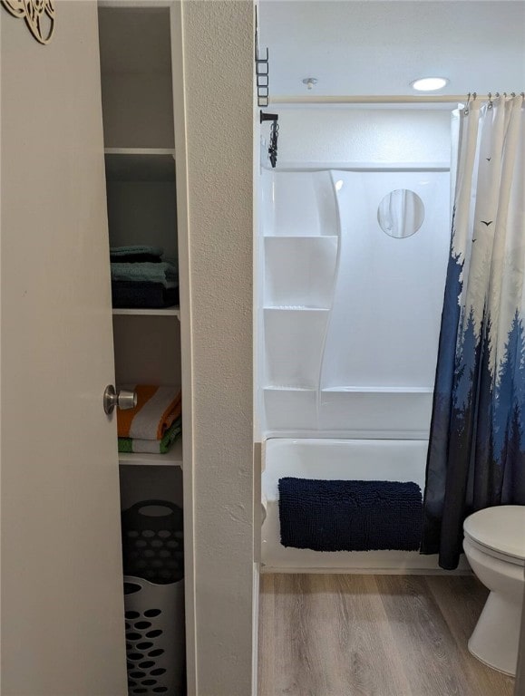 3938 Surfside Blvd Unit 3129, Corpus Christi, TX 78402 - bathroom with wood finished floors, toilet, and a shower with curtain