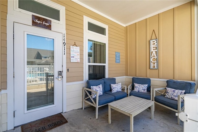 entrance to property featuring a porch