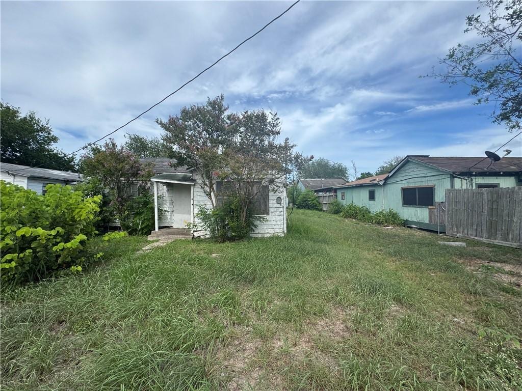 334 Osage St, Corpus Christi, TX 78405 - view of yard featuring a shed
