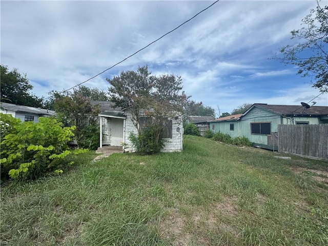 334 Osage St, Corpus Christi, TX 78405 - view of yard with an outbuilding