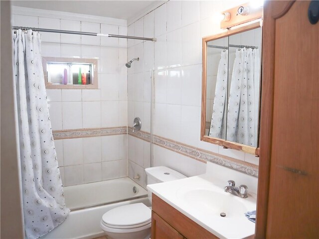 4625 Mildred Dr, Corpus Christi, TX 78411 - bathroom with toilet, shower / tub combo, and vanity