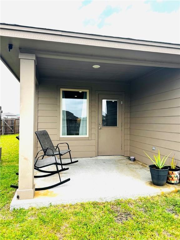 1353 Regents Park Ln, Corpus Christi, TX 78415 - view of patio / terrace