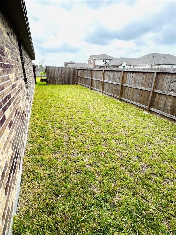 1353 Regents Park Ln, Corpus Christi, TX 78415 - view of yard