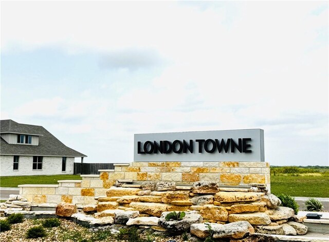 1353 Regents Park Ln, Corpus Christi, TX 78415 - view of community sign