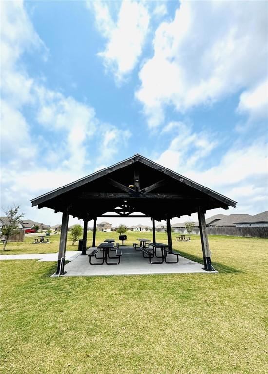 1353 Regents Park Ln, Corpus Christi, TX 78415 - surrounding community featuring a gazebo and a lawn