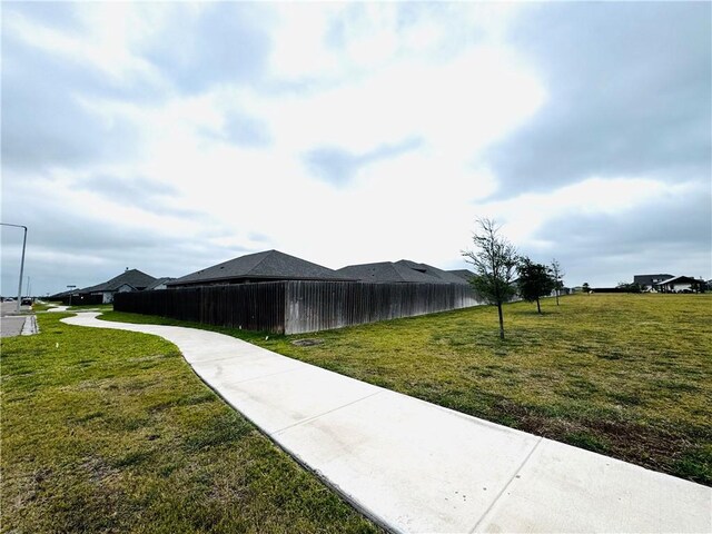 1353 Regents Park Ln, Corpus Christi, TX 78415 - view of yard