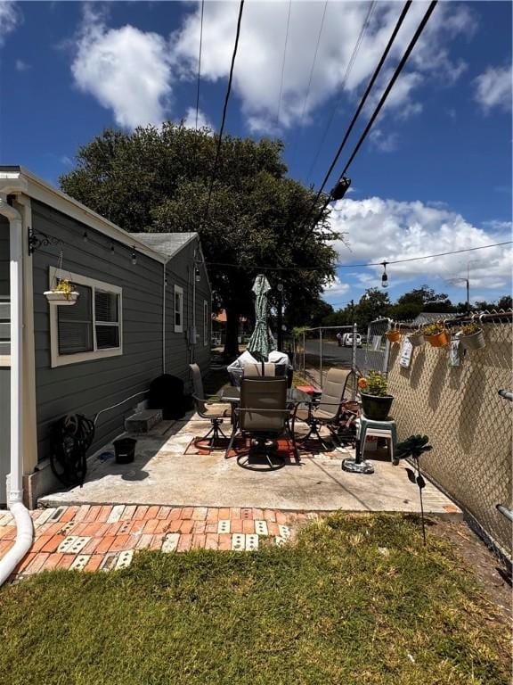 view of yard featuring a patio