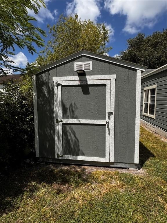 view of outbuilding featuring a yard