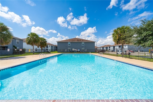 view of swimming pool