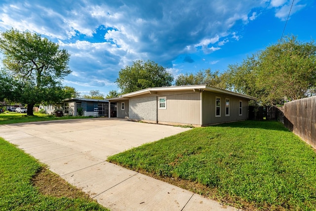 view of front of home with a front lawn