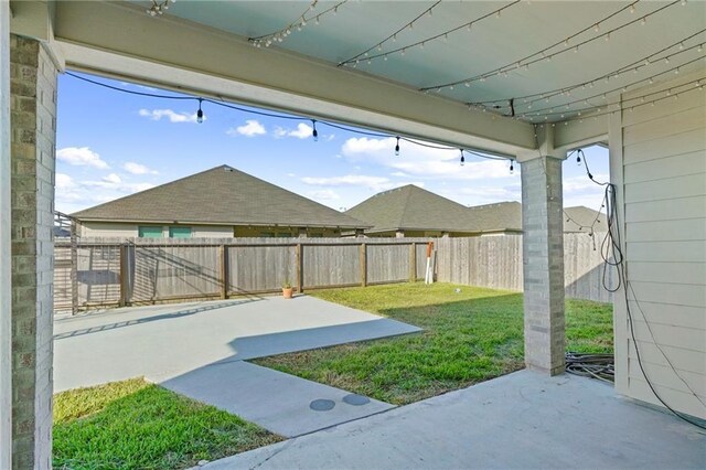 view of yard featuring a patio area