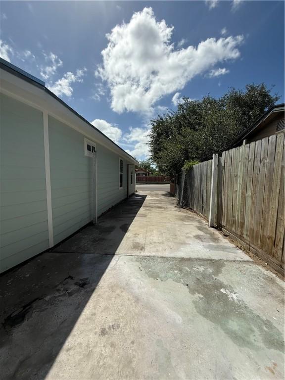 2838 Greenwood Dr, Corpus Christi, TX 78405 - photo 21